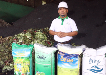 លោក យន់ សុផាត ម្ចាស់រោងចក្រផលិតជីហ៊ុយយន់ បង្ហាញពីឆន្ទះខ្ពស់ មិនតម្លើងថ្លៃ ជីរបស់ខ្លួន